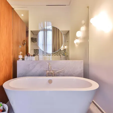 Exceptional Flat Heart Of The 16th Arrondissement