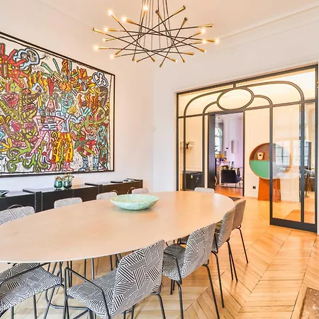 Exceptional Flat Heart Of The 16th Arrondissement *