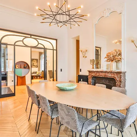 Exceptional Flat Heart Of The 16th Arrondissement